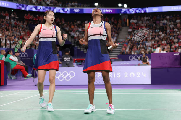 从入门到精通：羽毛球发球姿势完全指南