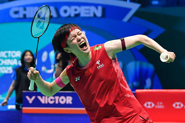 图解羽毛球杀球站位与步伐:如何找到最佳击球点