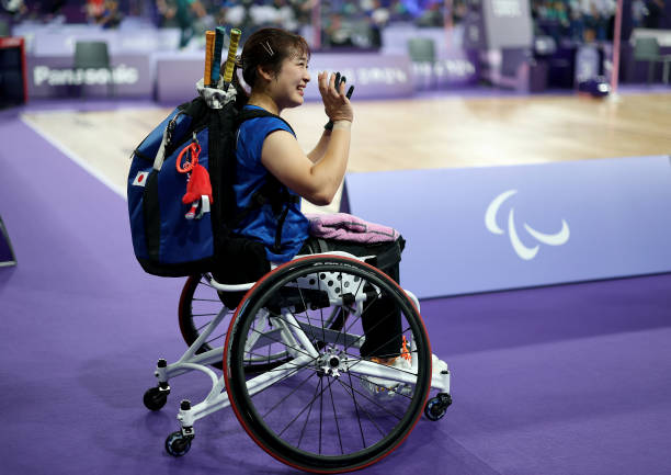 羽毛球正手与反手站位：如何调整前后脚位置？