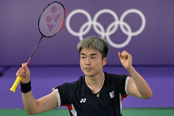 羽毛球单打场地尺寸指南：长( )米，宽( )米