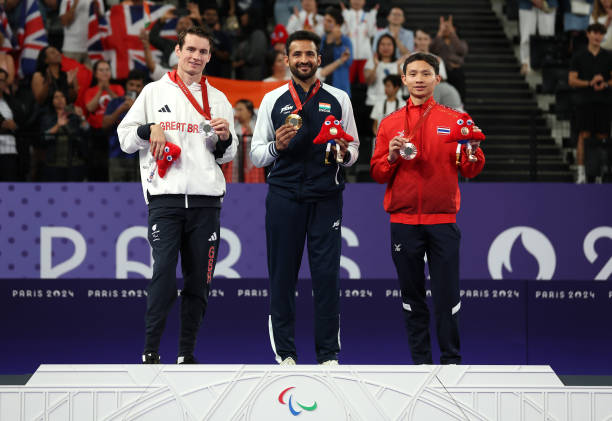 羽毛球单打战术教学计划:攻防转换与节奏控制