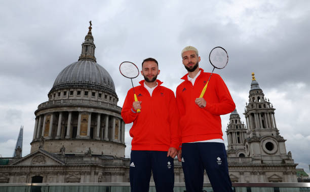 性价比之王!2024年十大最佳羽毛球拍排行榜