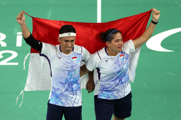 单打发球规则:羽毛球比赛中发球权的切换方式