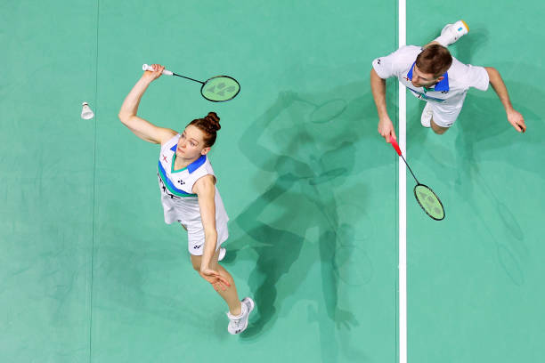 羽毛球出界是否得分?单打和双打规则对比