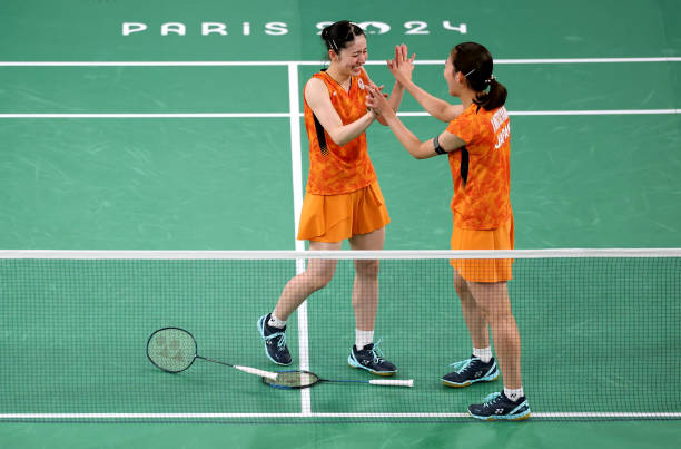 羽毛球基本动作指南:握拍、挥拍、步法全攻略