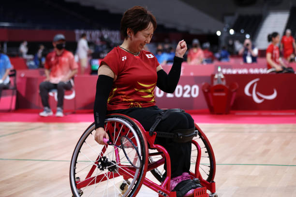 最新羽毛球比赛规则全文(2024版):单打、双打、发球细则详解