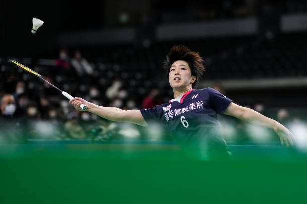 左手VS右手球员：单打发球规则差异与战术调整