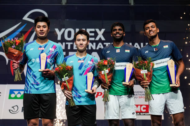 羽毛球入门教学：从握拍到基础击球技巧（视频教程