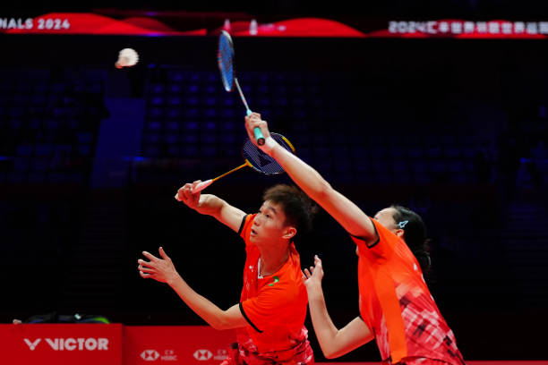 羽毛球拍百元天花板！性能不输大牌