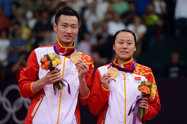 羽毛球技术全解析:100个实用问题与答案