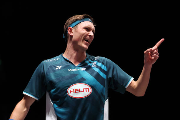 双打羽毛球出界区域图解：避免常见判罚错误