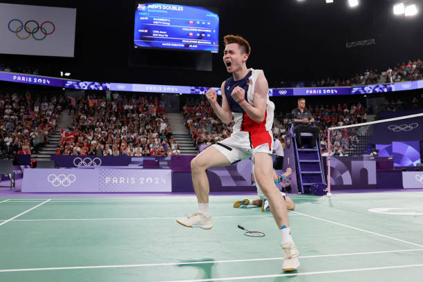 羽毛球场地标记全解析：从边线到中线的规则图解