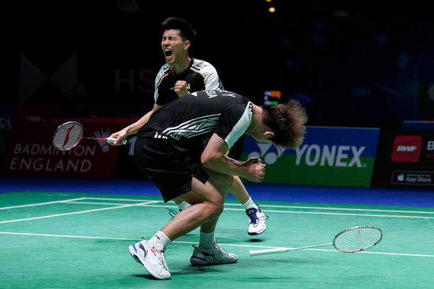 羽毛球单打VS双打：边界线究竟有何不同？