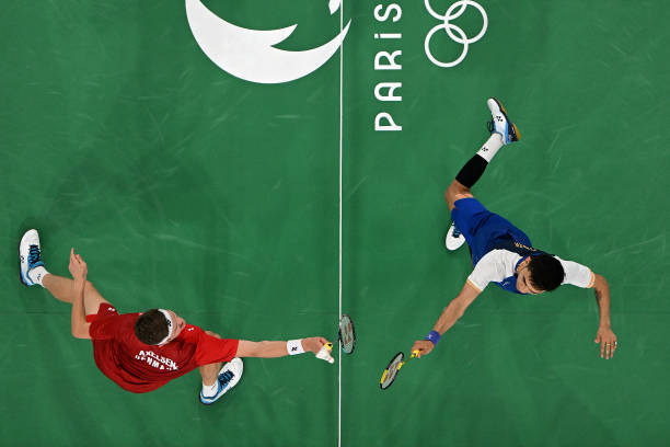 羽毛球发球区划分图解：别再站错位置了！