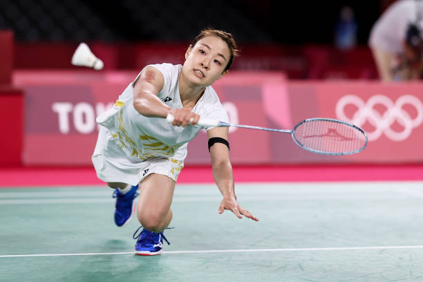 羽毛球拍4U重量实测：轻量化是否影响击球力度？