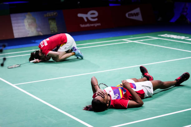 如何正确识别羽毛球单打场地边界?示意图指南