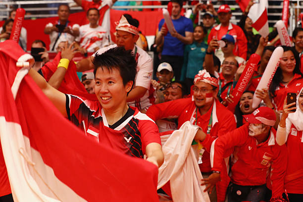 国际羽联规定的单打场地长宽是多少？