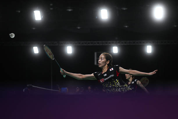 底线反手球处理技巧：双打中的关键得分点