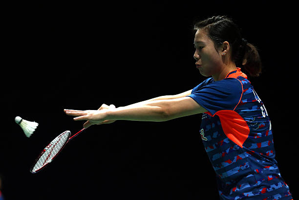 儿童羽毛球训练图解：步法与击球动作详解