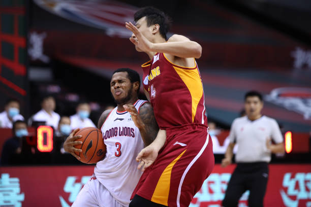 篮球鞋科技：解析鞋面材料的性能与选择