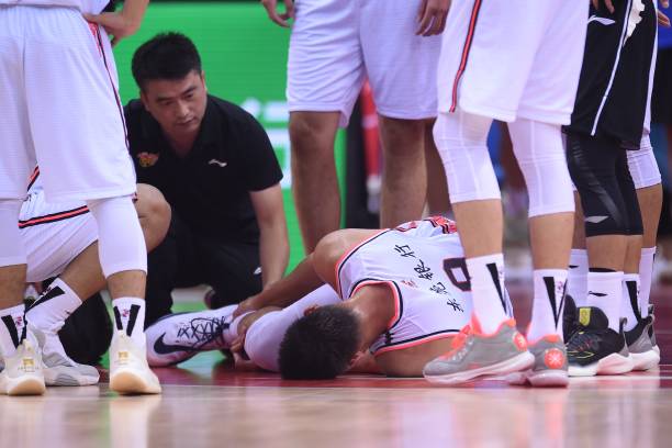 奥尼尔在湖人三连冠时期的表现如何？