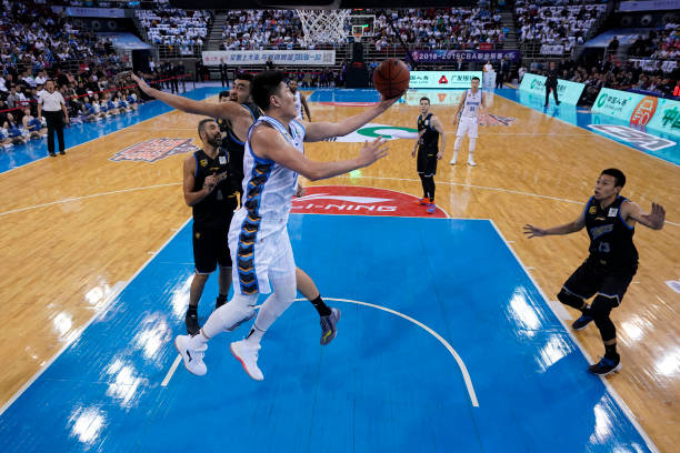 小前锋的进攻选择：何时突破、何时投篮？