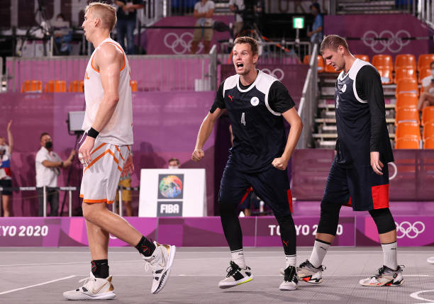 零基础也能画！蔡徐坤打篮球简笔画步骤