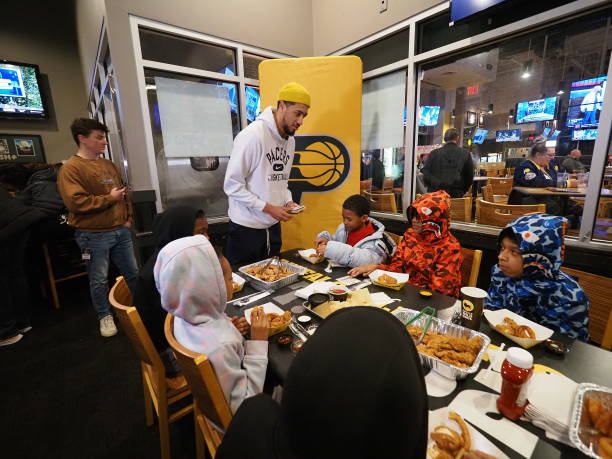 篮球防守反击阵型的关键要素:球员角色与配合要点