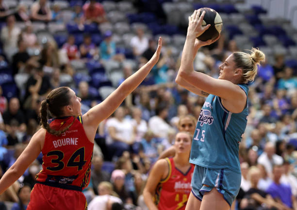 室内篮球馆场地面积与观众席的关系