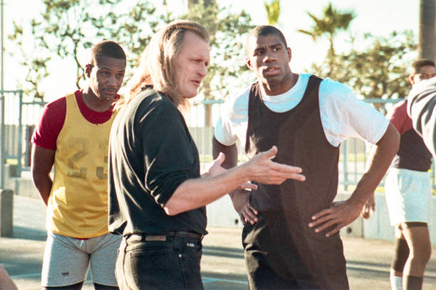 央视体育频道CBA总决赛解说天团：专业解说+前国手强强联合