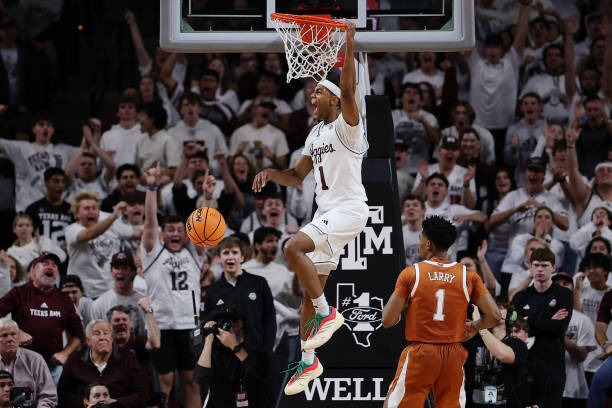 篮球防守战术：人盯人防守的关键要点