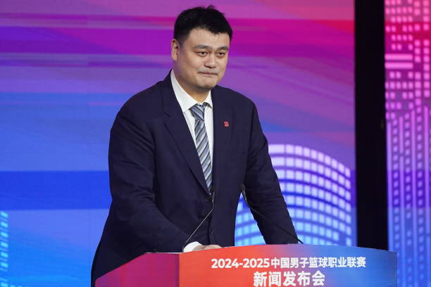 篮球篮板球分类:后场篮板球的作用与抢法