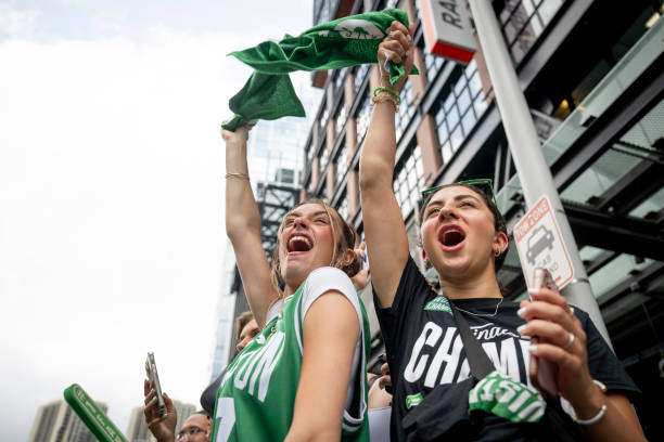 篮球的“篮”字拼音是lán，快来测试一下你的拼音水平！