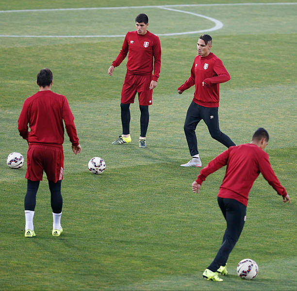 任意球战术的攻防策略:如何破解对手的人墙与防守布局