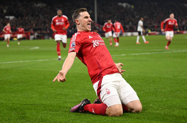 足球教案：利用内脚背技术提升定位球得分能力