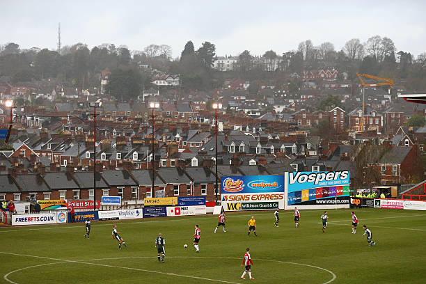 裁判必看:如何准确判罚15米防守距离违规行为