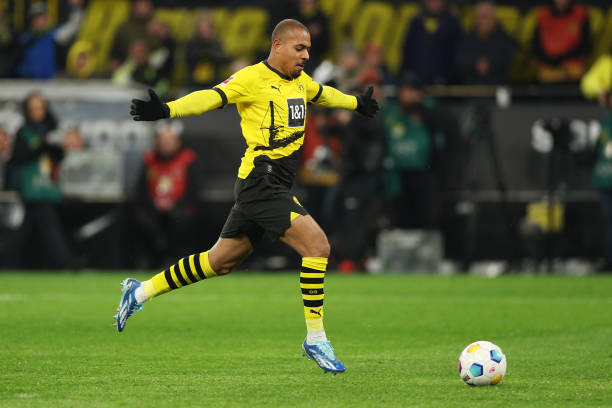 震惊！被踢飞的足球明星身份曝光