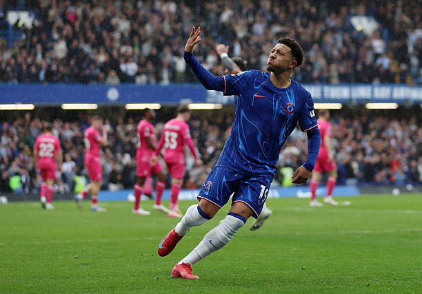 足球规则详解：角球和界外球为何不越位？