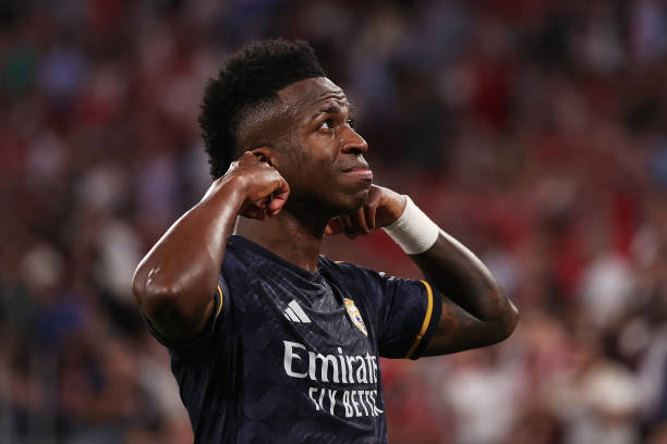 为什么罗马里奥在巴西国家队坚持穿11号？深度解析