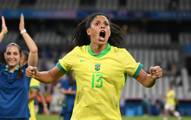 梅西头球破门gif：小身材大能量的完美体现