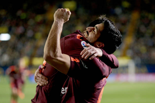 实况足球2011手游版vs原版:画质与操作对比