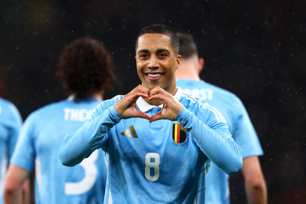 梅西的球鞋为什么这么贵?独家解析其市场价值