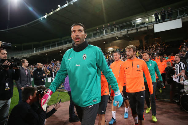 富山胜利的战术革新:如何打造攻守兼备的球队