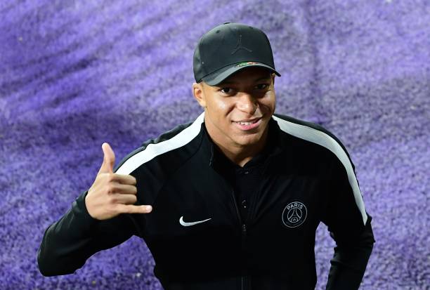 “这是最好的夜晚！”——利物浦球迷夺冠夜街头采访