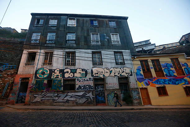 VAR时代：禁区越位判罚的精准化与争议点