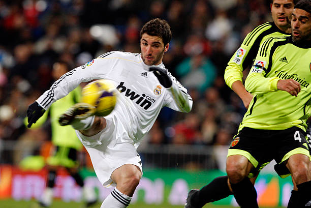 欧冠小组赛最新战报:巴黎、多特上演生死对决,积分榜风云变幻