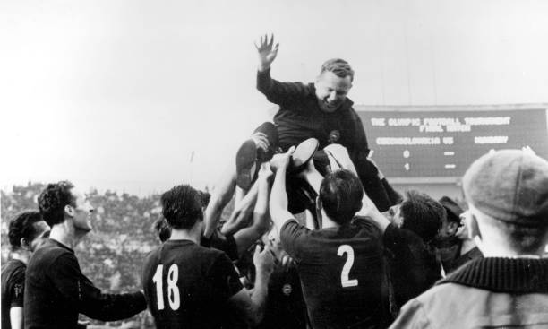 角球VS球门球：足球规则中的关键区别与判罚逻辑