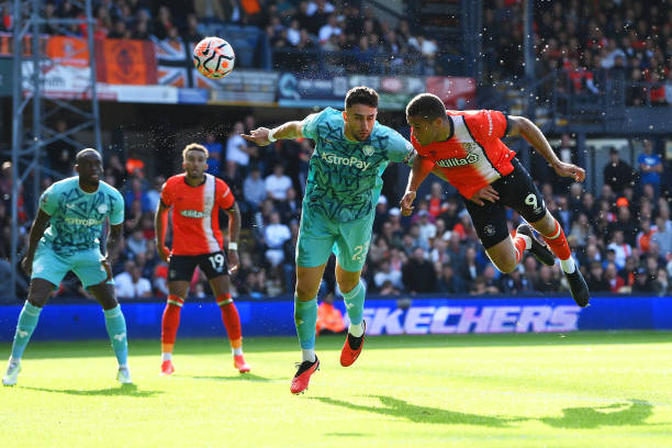 新星崛起vs老将坚守：当前足球排名中的球员世代交替