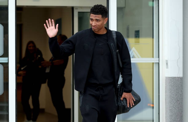 (内容全面，涵盖阵型和人员配置，适合深度玩家)