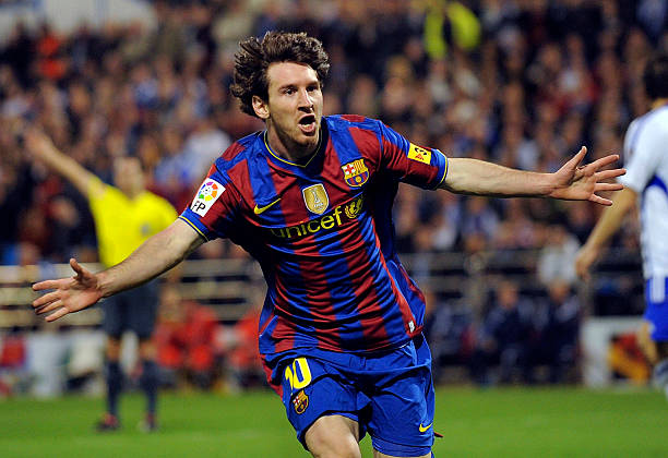 足球比赛中的细节观察:球员跑位、传球路线与攻防转换